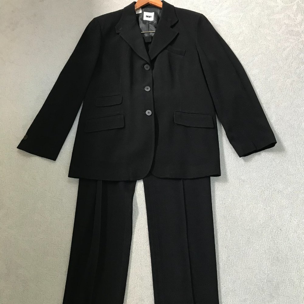 DKNY black 100% wool gabardine pantsuit with beautiful details, modern and sleek